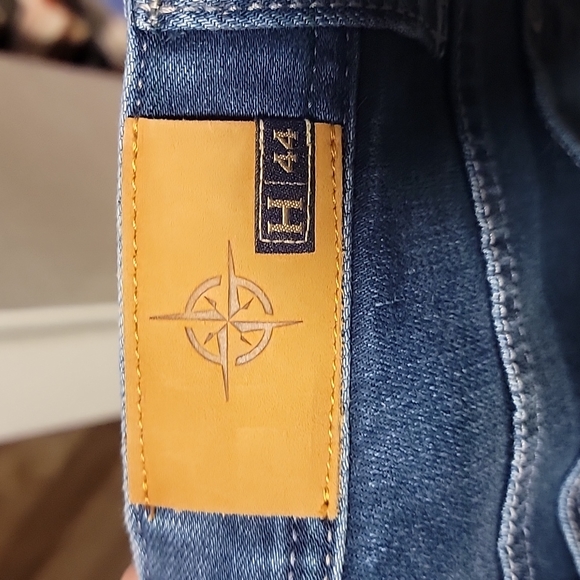 Hasley Jeans - Picture 3 of 6